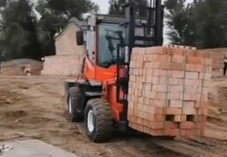 越野叉车施工案例