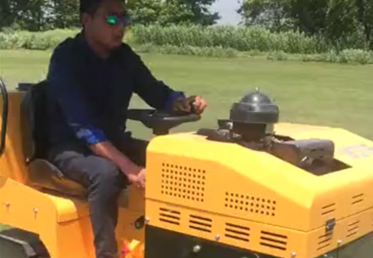 座驾压路机施工案例