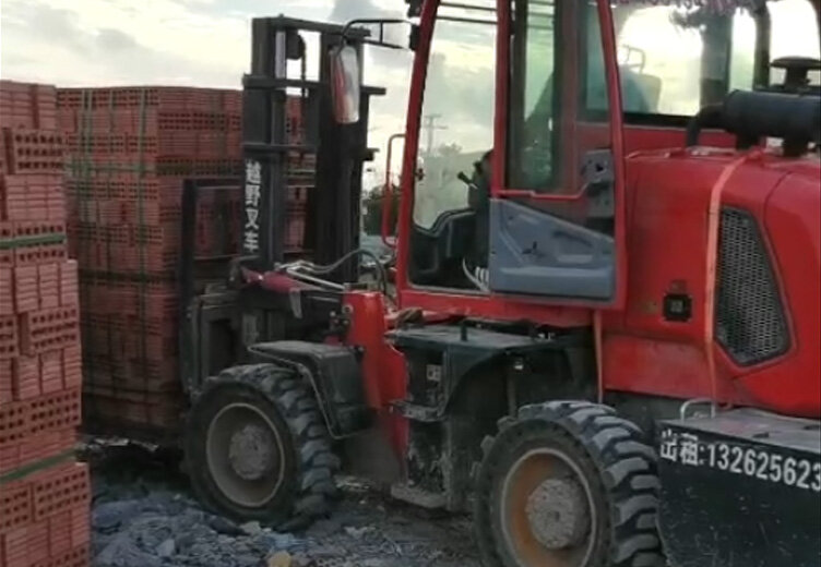 越野叉车施工案例