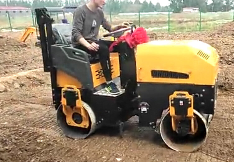 座驾压路机施工案例