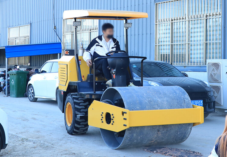 座驾压路机施工案例