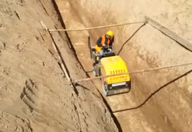 座驾压路机施工案例