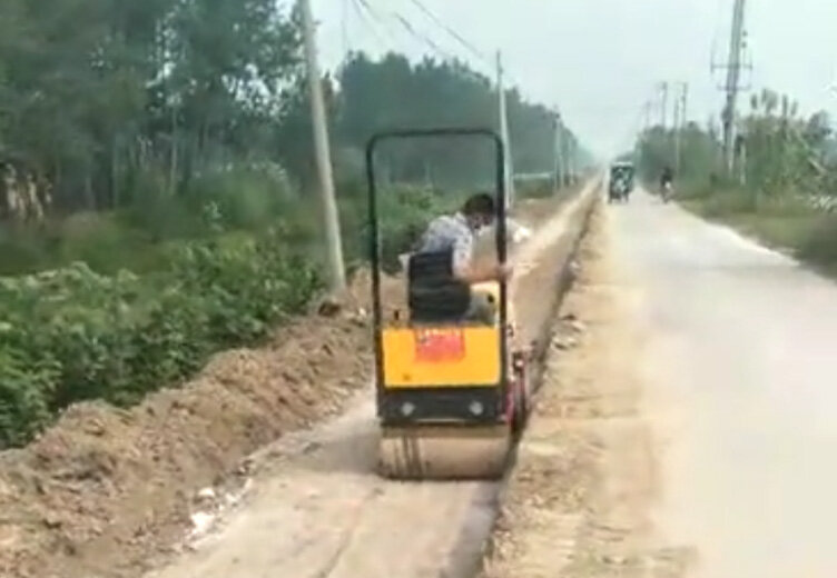 座驾压路机施工案例