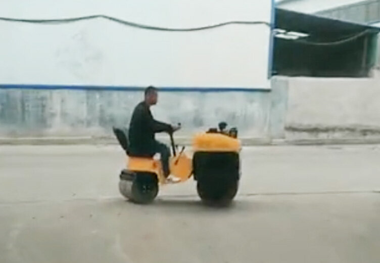 座驾压路机施工案例