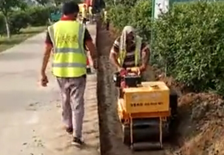 手扶压路机施工案例